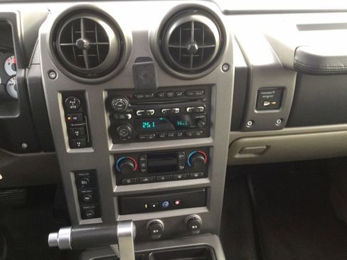 Used 2003 HUMMER H2 w/ Preferred Equipment Group image 35