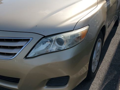 Used 2010 Toyota Camry FWD image 4