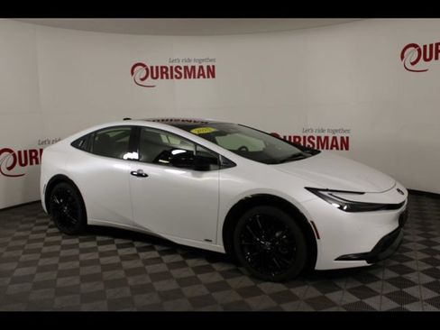 Used 2025 Toyota Prius AWD image 10