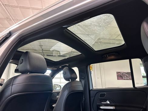 Used 2021 Mercedes-Benz GLB 250 image 35