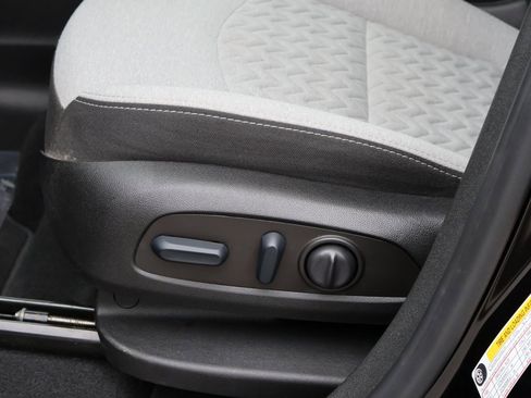 Used 2022 Chevrolet Equinox LS image 23