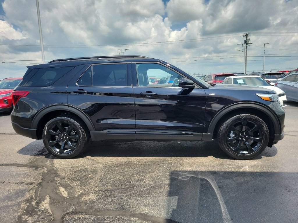 Certified 2024 Ford Explorer ST-Line w/ Class IV Trailer Tow Package AWD/4WD image 3