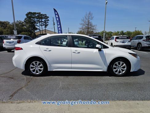 Used 2025 Toyota Corolla LE image 6