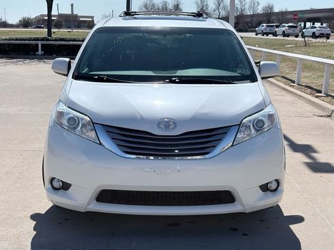 Used 2015 Toyota Sienna XLE w/ XLE Navigation Package image 2