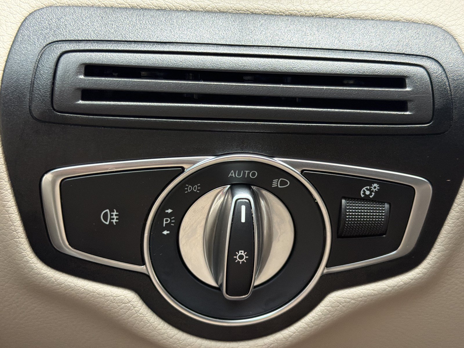 Used 2022 Mercedes-Benz GLC 300 4MATIC image 16