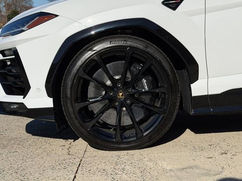 Used 2022 Lamborghini Urus image 10