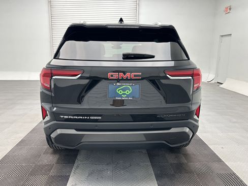 Certified 2025 GMC Terrain Elevation w/ Elevation Premium Package AWD/4WD image 10