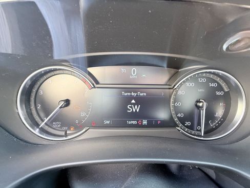 Used 2023 Cadillac XT4 Luxury w/ Cold Weather Package AWD/4WD image 15