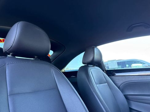 Used 2012 Volkswagen Beetle 2.5 image 17