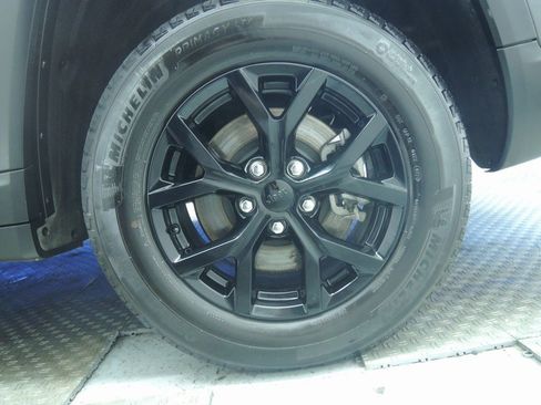 Used 2024 Jeep Grand Cherokee L Laredo image 6