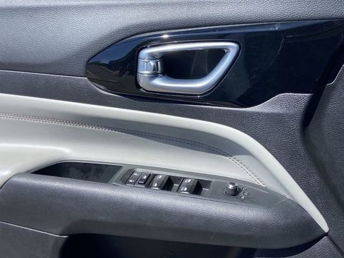 Used 2025 Jeep Compass Limited image 18