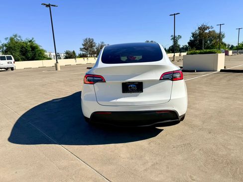 Used 2021 Tesla Model Y 2WD image 8