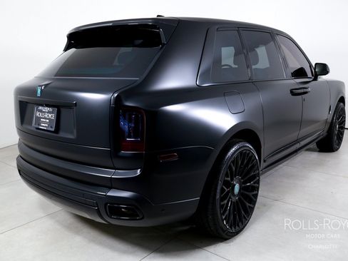 Used 2024 Rolls-Royce Cullinan AWD/4WD image 2