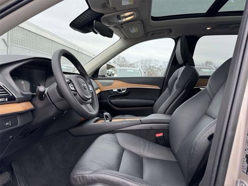 Certified 2024 Volvo XC90 B5 Plus w/ Protection Package Premier image 13