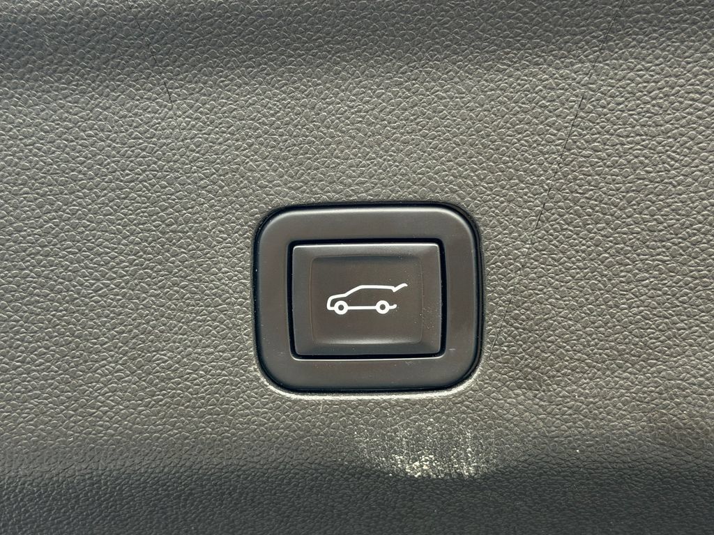 Used 2022 Chevrolet Tahoe Premier AWD/4WD image 21