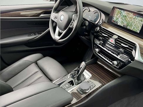Used 2018 BMW 530e xDrive AWD/4WD image 9