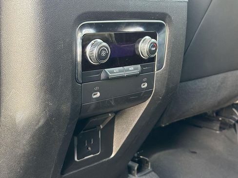 Used 2024 GMC Yukon SLT RWD image 42
