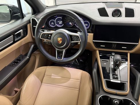 Used 2022 Porsche Cayenne Platinum Edition AWD/4WD image 27