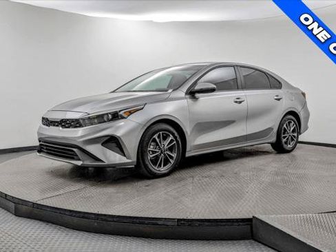 Used 2024 Kia Forte LXS w/ LXS Technology Package FWD image 2