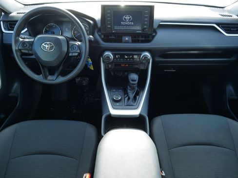 Used 2022 Toyota RAV4 LE image 10