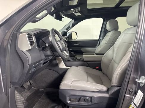 Used 2025 Toyota Tundra Limited AWD/4WD image 11