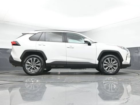 Used 2020 Toyota RAV4 XLE Premium FWD image 36