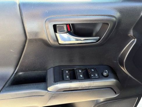 Used 2021 Toyota Tacoma TRD Off-Road RWD image 13