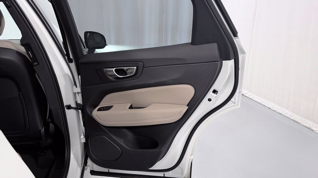 Certified 2026 Volvo XC60 B5 Plus AWD/4WD image 27