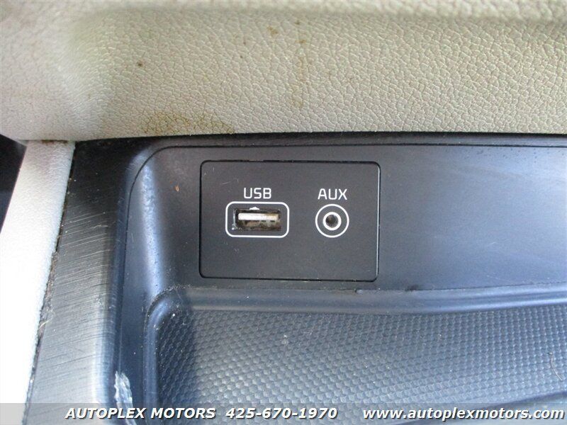 Used 2016 Kia Sedona LX w/ LX Essentials Premium Package FWD image 25