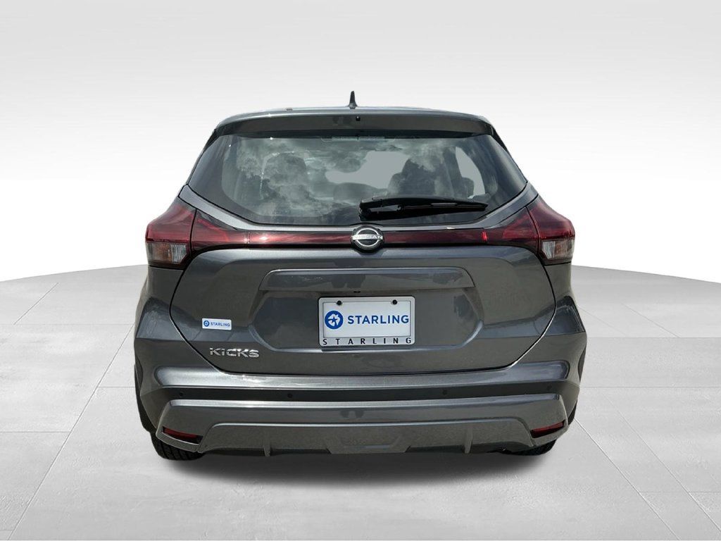 Used 2023 Nissan Kicks S FWD image 4