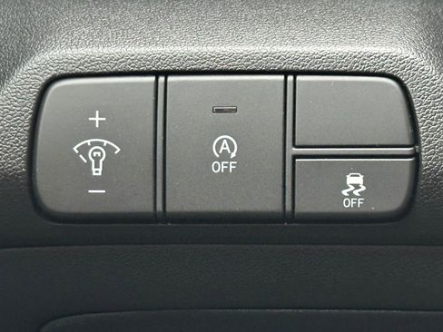 Certified 2025 Hyundai Elantra SE FWD image 29