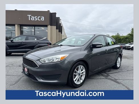 Used 2015 Ford Focus SE FWD image 1