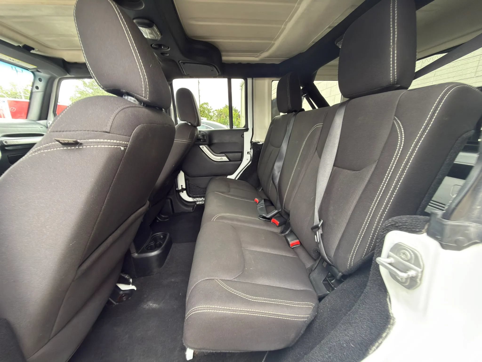 Used 2015 Jeep Wrangler Unlimited Sahara AWD/4WD image 28
