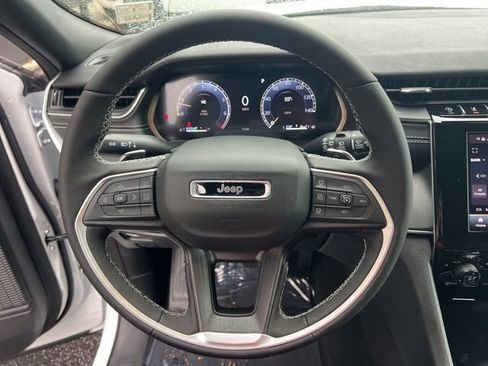 New 2025 Jeep Grand Cherokee L Altitude image 9