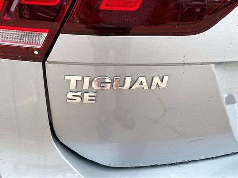 Used 2021 Volkswagen Tiguan SEL AWD/4WD image 32