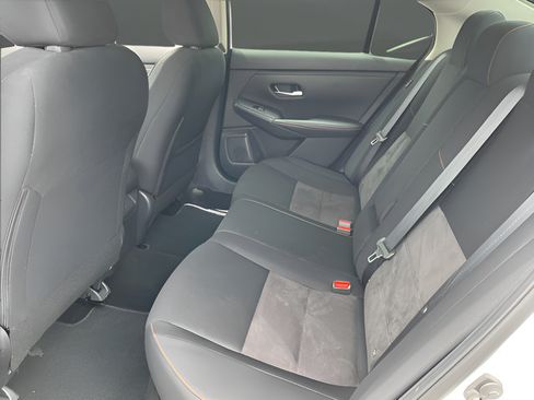 Used 2022 Nissan Sentra SR w/ Lighting Package FWD image 13
