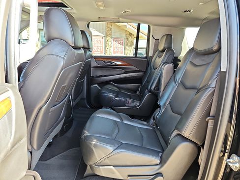 Used 2019 Cadillac Escalade ESV Luxury image 12