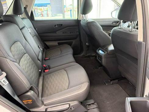 Used 2025 Nissan Pathfinder SV AWD/4WD image 11