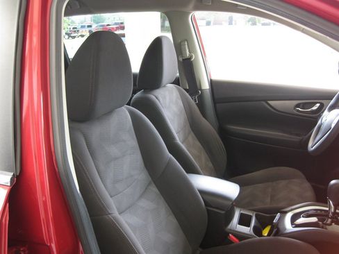 Used 2016 Nissan Rogue S w/ Appearance Package FWD image 24