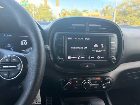 Used 2024 Kia Soul LX w/ Option Group 015 FWD image 15