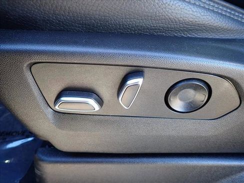 Used 2022 GMC Yukon XL Denali w/ Denali Premium Package image 15