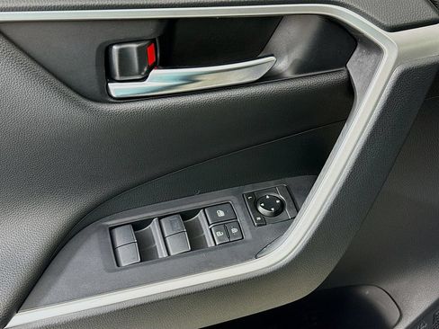 Used 2019 Toyota RAV4 XSE AWD/4WD image 19