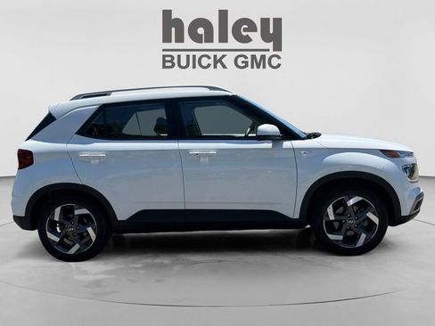 Used 2025 Hyundai Venue SEL FWD image 4