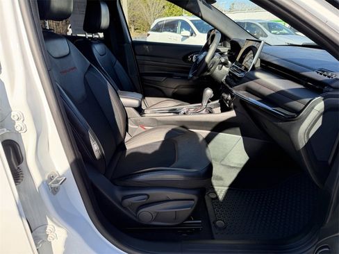 Used 2023 Jeep Compass Trailhawk image 15