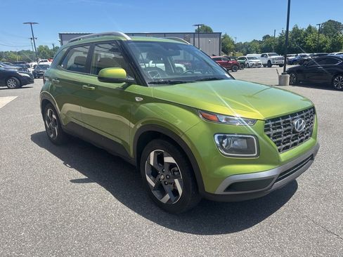 Used 2023 Hyundai Venue SEL FWD image 9