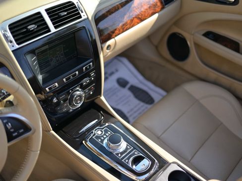 Used 2012 Jaguar XK Convertible image 13