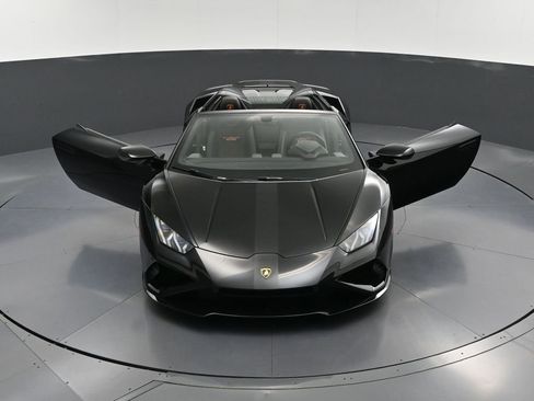 Used 2022 Lamborghini Huracan EVO RWD image 32