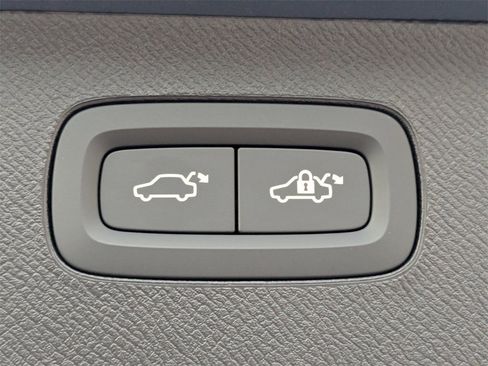 Certified 2026 Volvo XC90 B6 Ultra w/ Protection Package Premier image 23