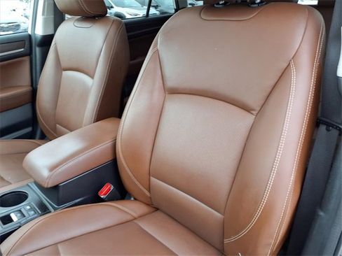 Used 2019 Subaru Outback 2.5i Touring w/ Popular Package #3A image 7