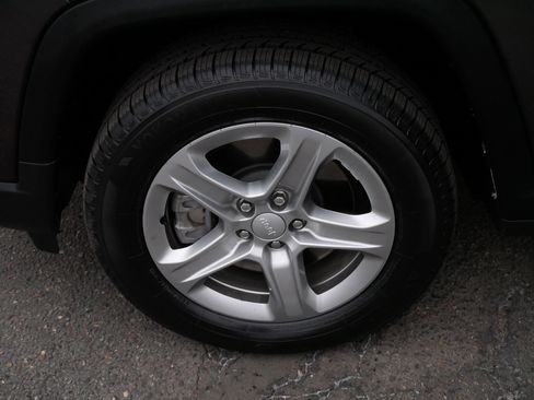 Used 2023 Jeep Compass Latitude image 15